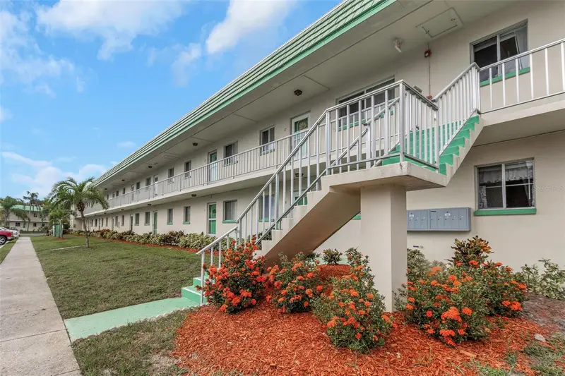 2001 Greenbriar Blvd #17, FL