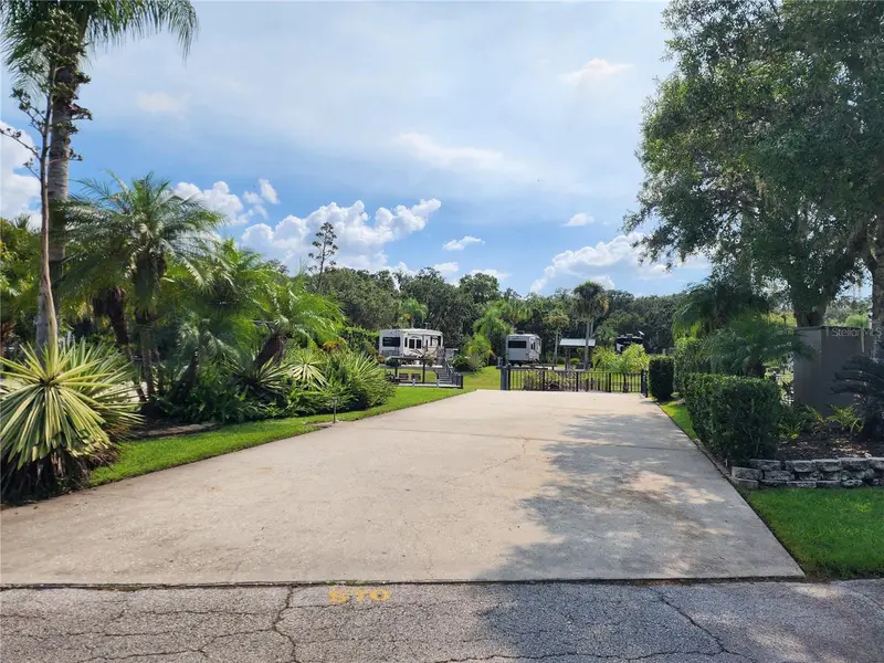 570 Waterway Dr, FL