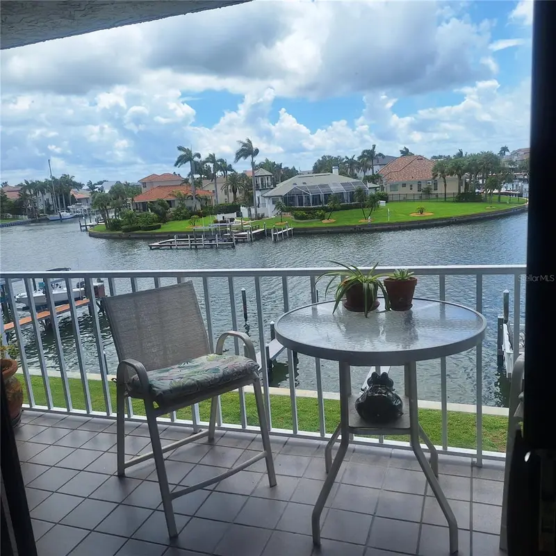 719 Pinellas Bayway S #203, FL