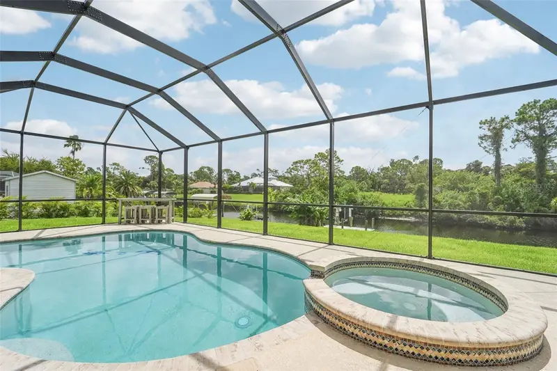 332 Mccabe St, FL