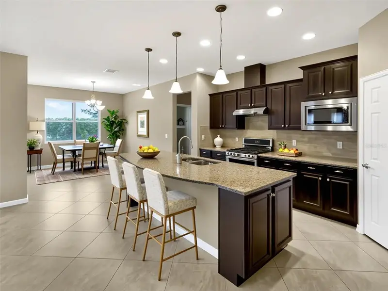 672 Cordoba Dr, FL