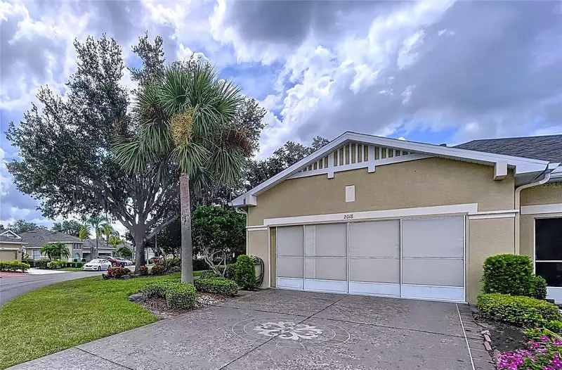 2018 Inverness Greens Dr #2018, FL