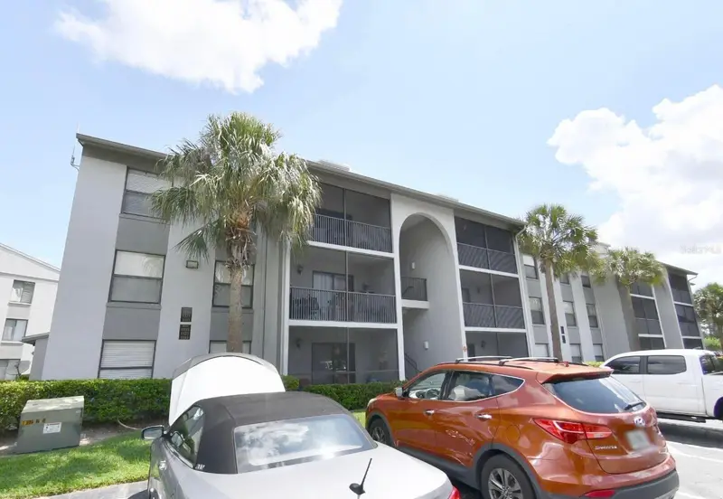 1132 S Pine Ridge Cir #32, FL