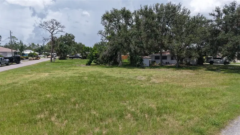513 Pine Rd, FL