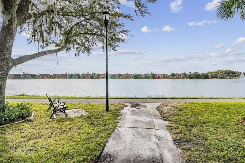 9156 Lake Chase Island Way #9156, FL