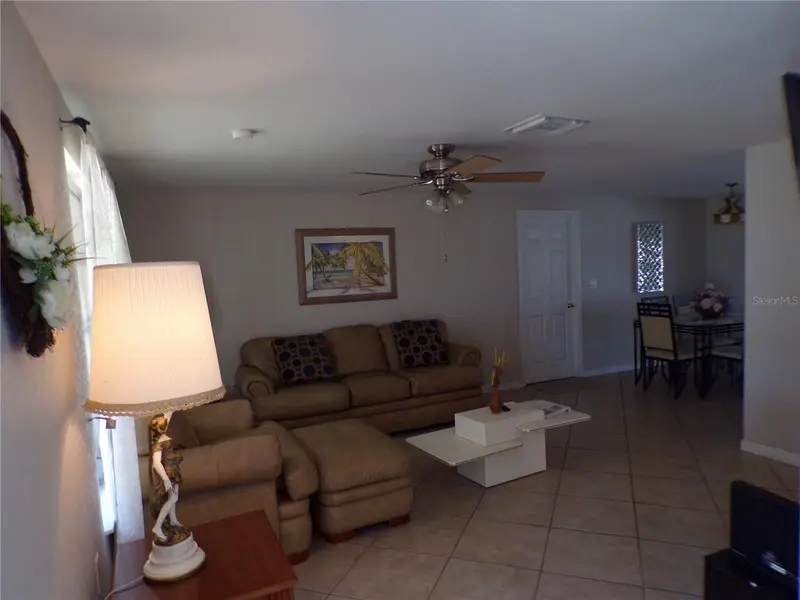 182 Chelsea Ct Nw, FL