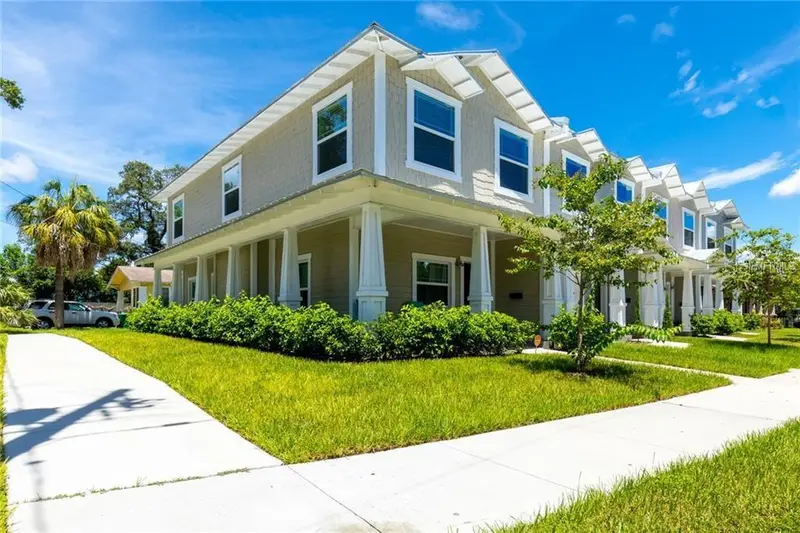 121 W Giddens Ave, FL