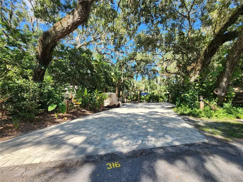 316 Roan (Gator Alley) Rd, FL