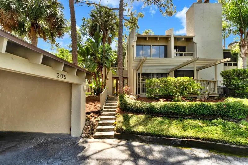 105 Fairway Dr, FL