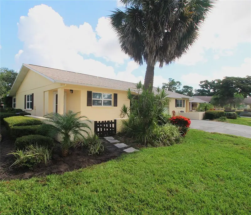 390 301 Blvd W #24d, FL