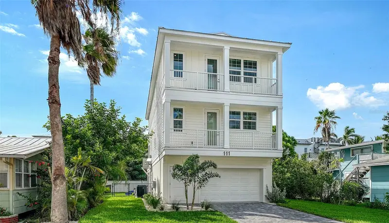 111 4th St S, FL