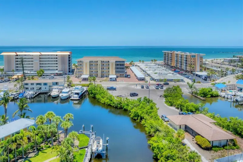 1200 Tarpon Center Dr #306, FL