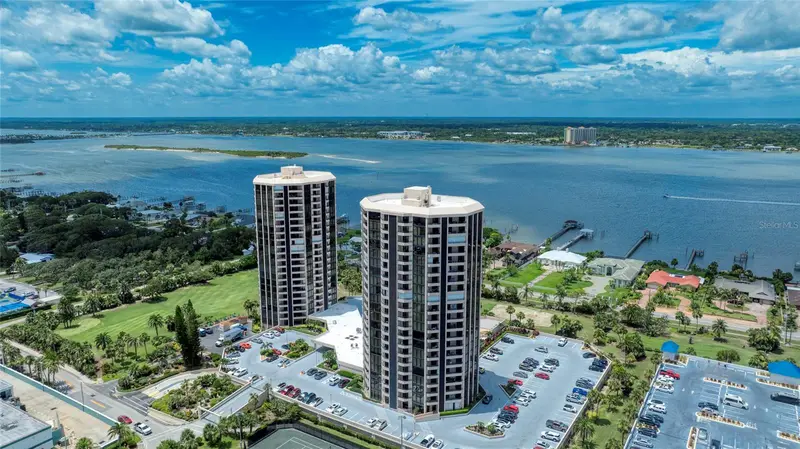 1 Oceans West Blvd #2a3, FL