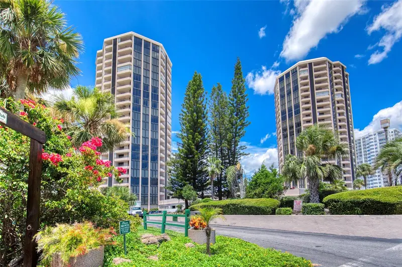 1 Oceans West Blvd #2a3, FL