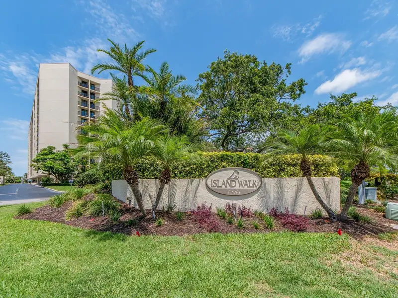 690 Island Way #1112, FL