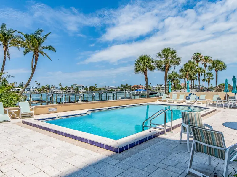 690 Island Way #1112, FL