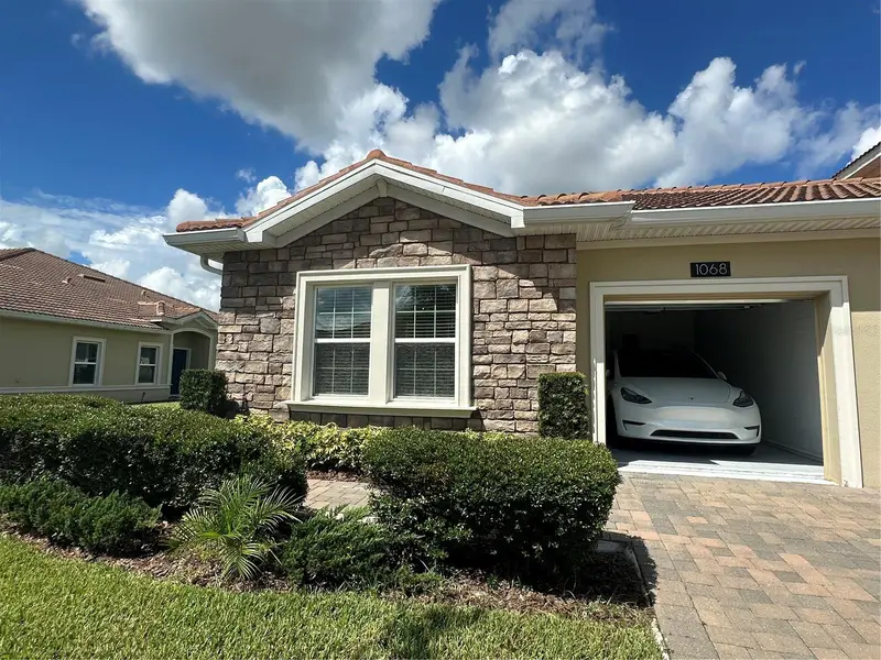 1068 Quaker Ridge Ln, FL