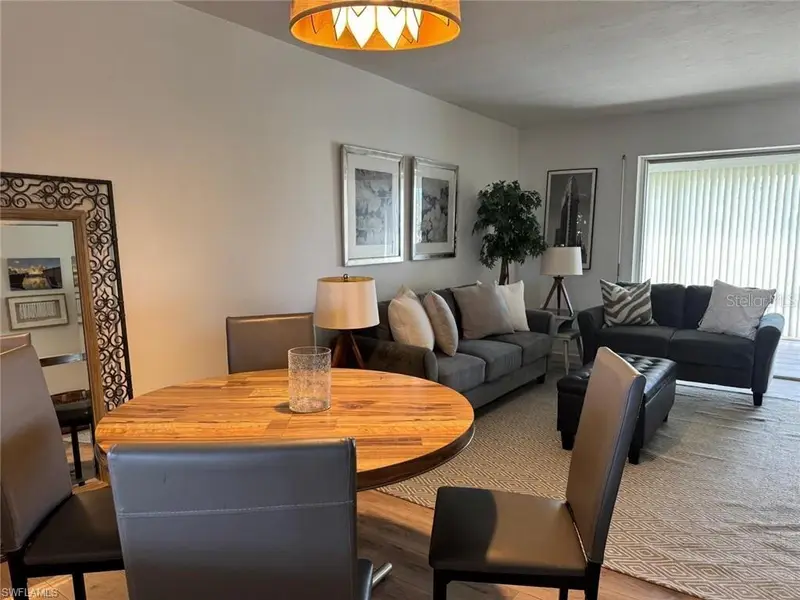 1900 Alamanda Dr #303, FL
