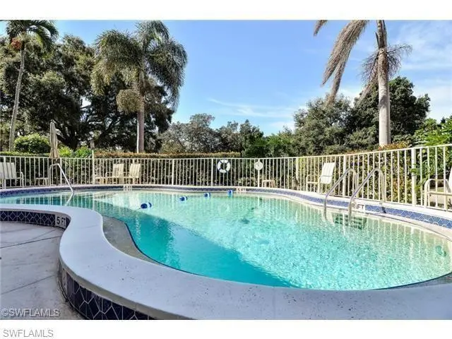 1900 Alamanda Dr #305, FL
