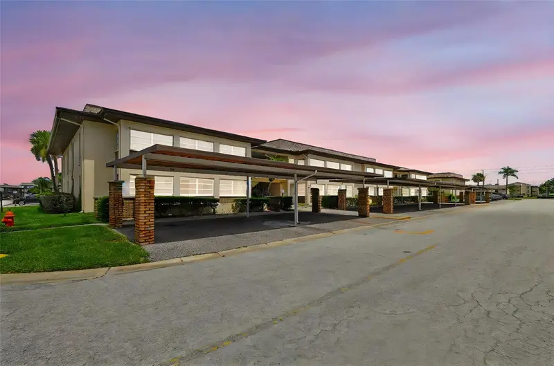 5111 Amulet Dr #104, FL