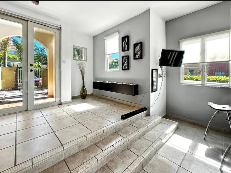 Via Capri # 8 Aquabella #117, PR