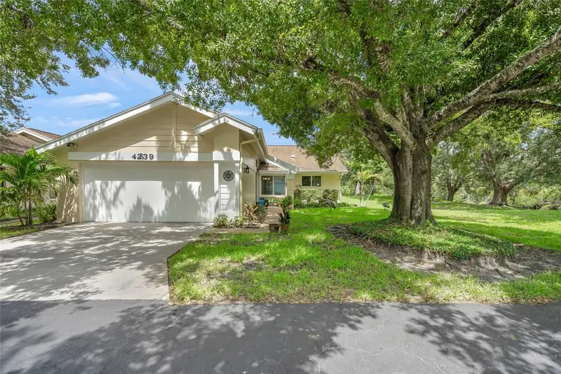 4239 Carriage Dr #36, FL