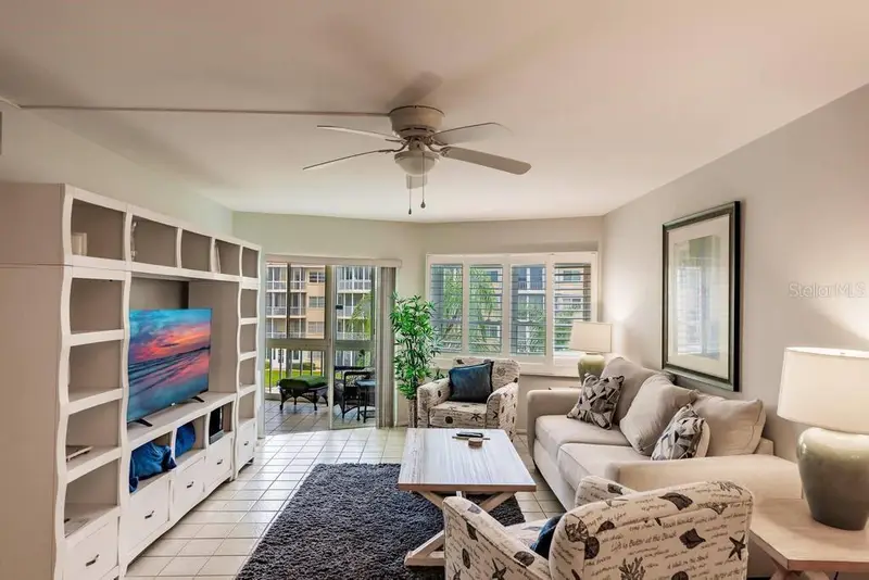 1250 N Portofino Dr #302, FL