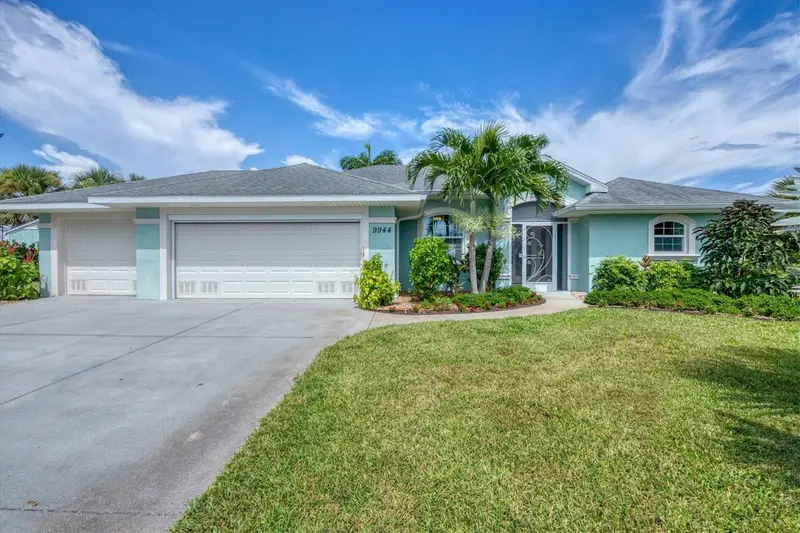9944 Winnipeg St, FL