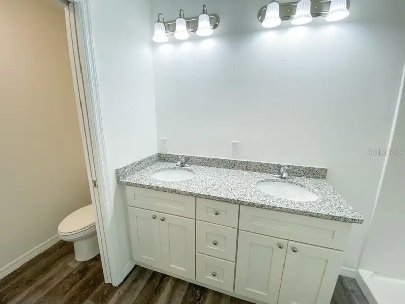 51 Locust Crse, FL
