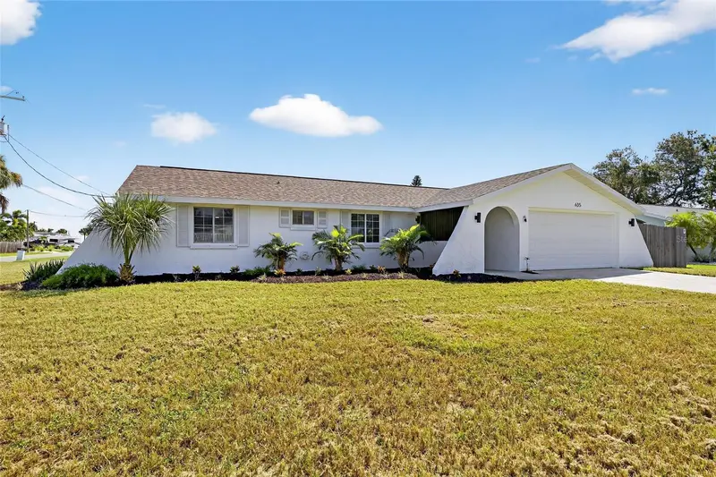 635 Jamaica Cir E, FL