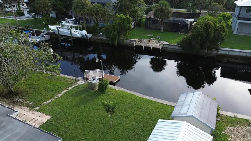 3896 N Seminole Pt, FL