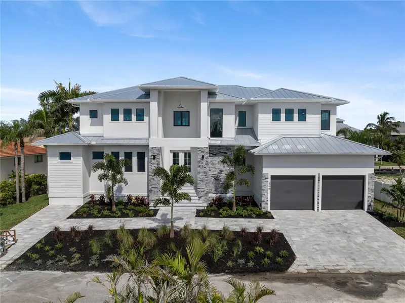 569 Bayview Dr, FL