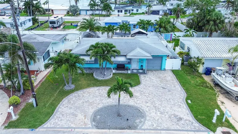 725 Sunset Cv, FL