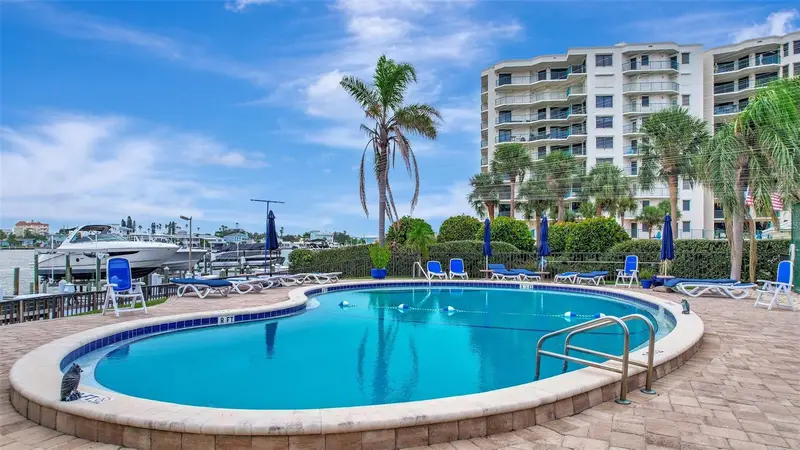 660 Island Way #708, FL