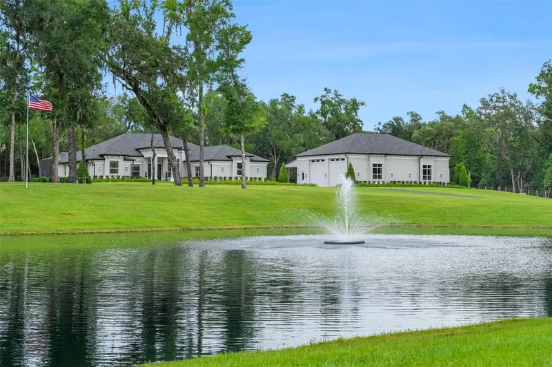 1825 W Oak Valley Ct, FL