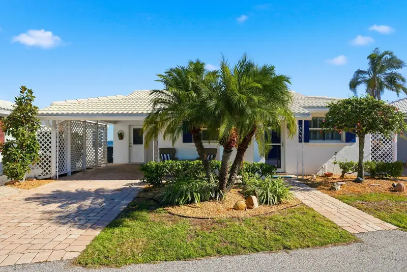 957 Spanish Dr N, FL