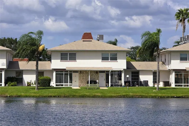 4352 Tahitian Gardens Cir #M, FL
