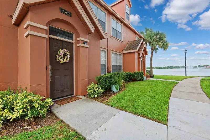 9368 Lake Chase Island Way #9368, FL
