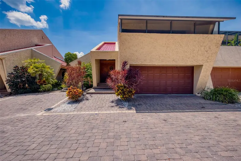 11 Casarena Ct, FL