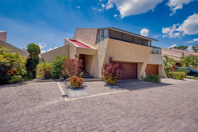 11 Casarena Ct, FL