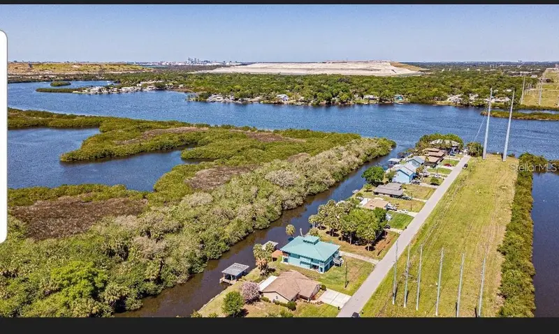 Bay Dr, FL
