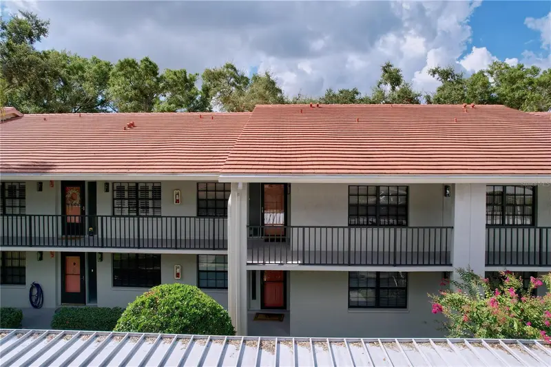 2020 Lakeview Dr #203, FL