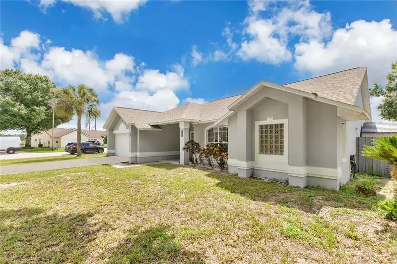623 Oakpark Loop, FL