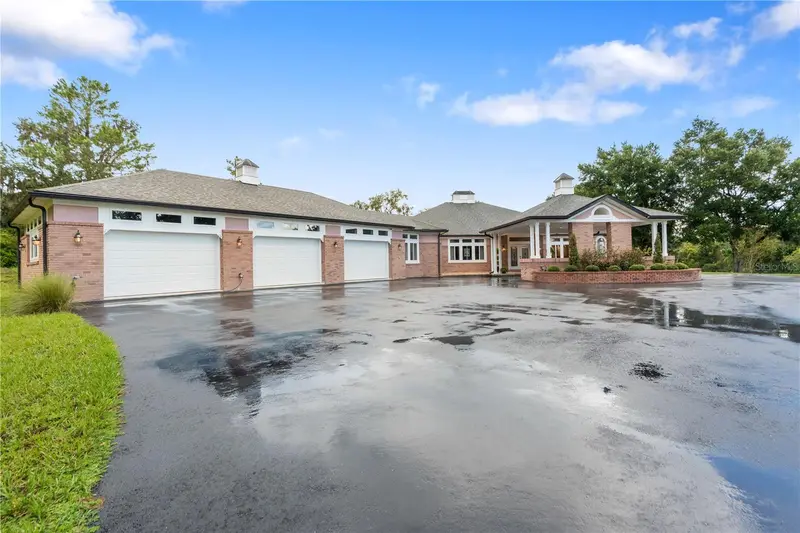 22370 Skyview Cir, FL