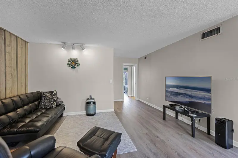 260 Crown Oaks Way #260, FL