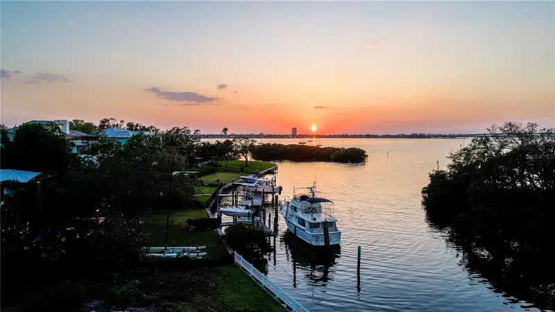 1521 Bay Point Dr, FL