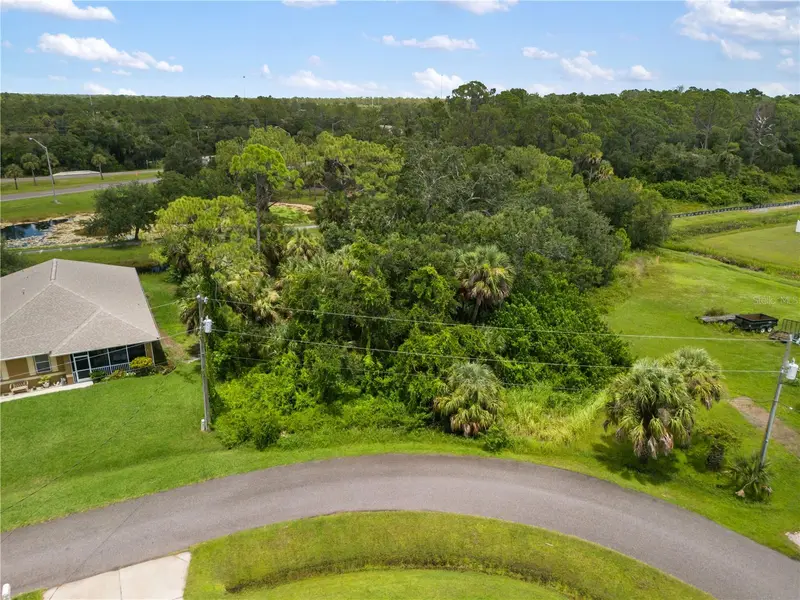 Lorri Cir, FL