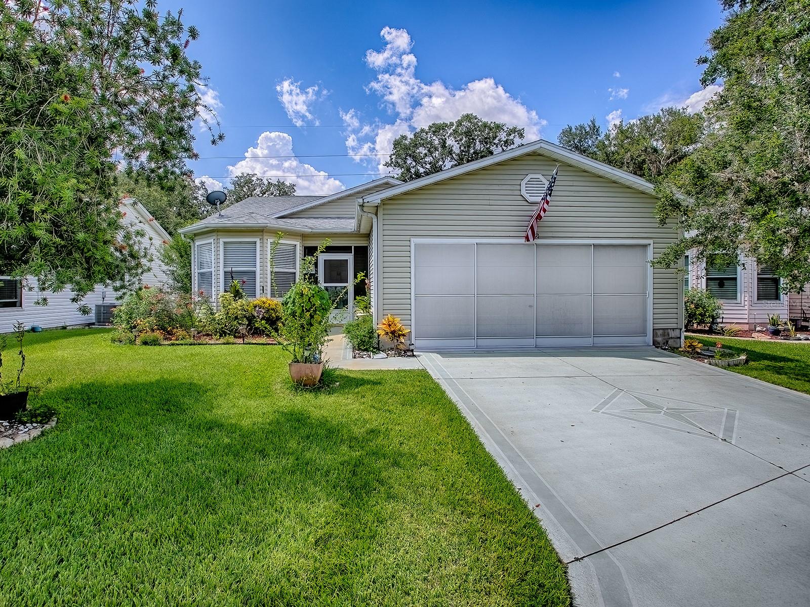 642 Glen Oaks Dr, FL