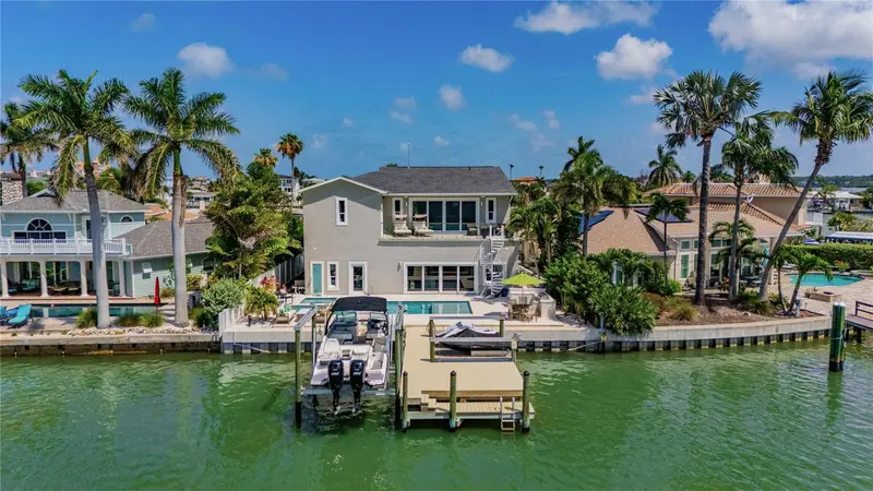 17081 Dolphin Dr, FL