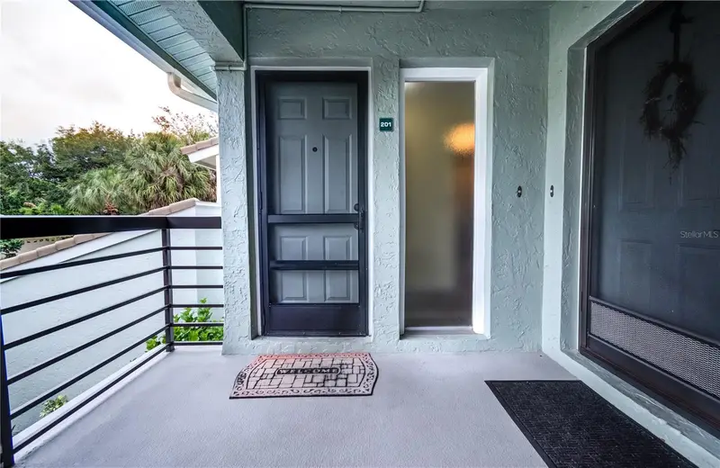 600 Carriage House Ln #201, FL